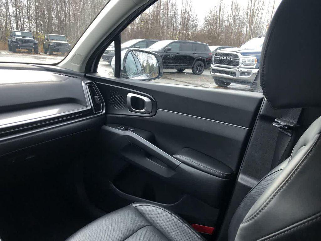 used 2024 Kia Sorento car, priced at $31,098