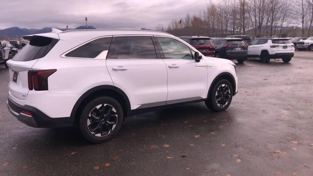 used 2024 Kia Sorento car, priced at $31,098