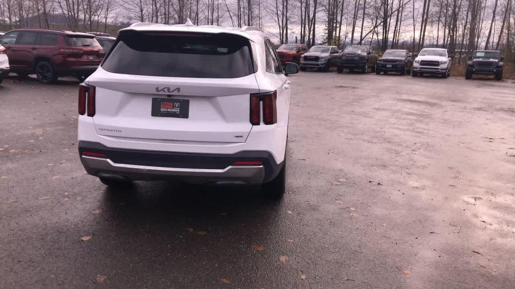 used 2024 Kia Sorento car, priced at $31,098