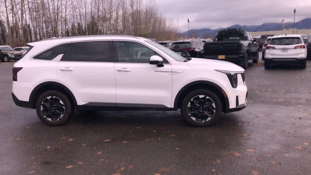 used 2024 Kia Sorento car, priced at $31,098