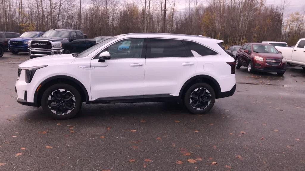 used 2024 Kia Sorento car, priced at $31,098