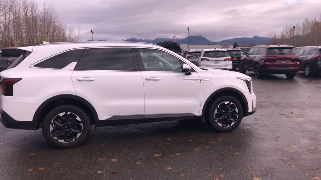 used 2024 Kia Sorento car, priced at $31,098