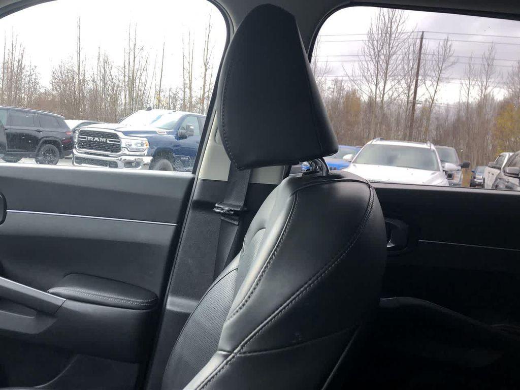 used 2024 Kia Sorento car, priced at $31,098