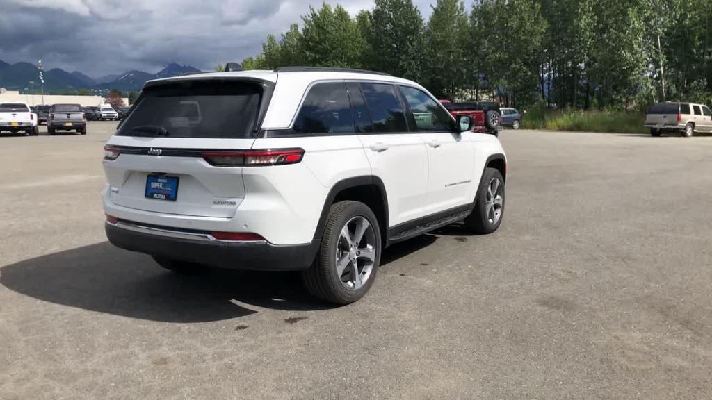new 2025 Jeep Grand Cherokee car, priced at $51,385