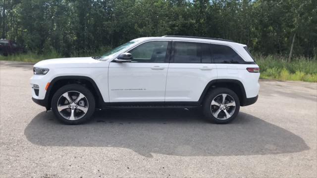 new 2025 Jeep Grand Cherokee car, priced at $52,021