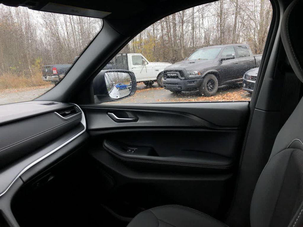 used 2024 Jeep Grand Cherokee car, priced at $35,925