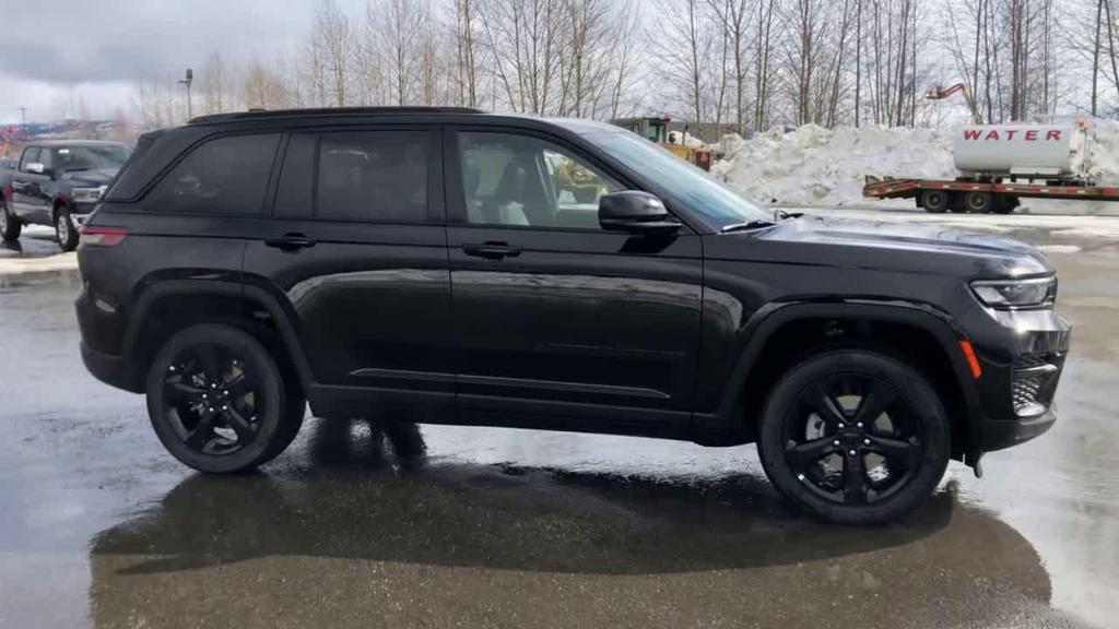 used 2023 Jeep Grand Cherokee car, priced at $34,999