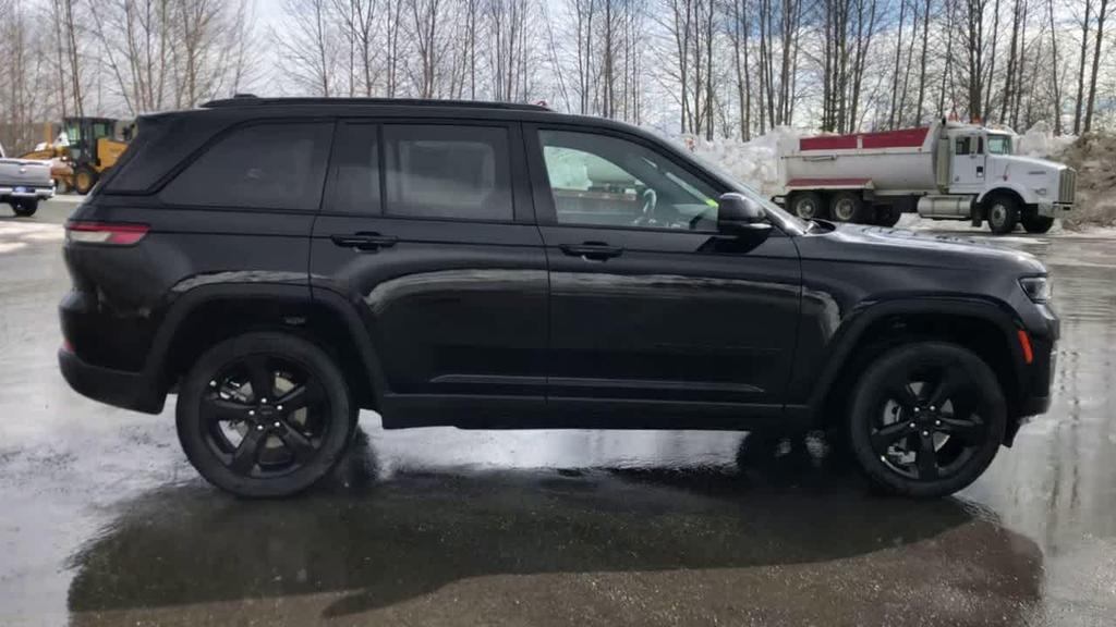 used 2023 Jeep Grand Cherokee car, priced at $34,999