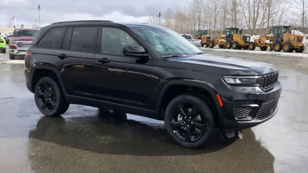 used 2023 Jeep Grand Cherokee car, priced at $34,999