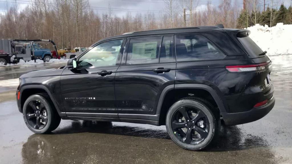 used 2023 Jeep Grand Cherokee car, priced at $34,999