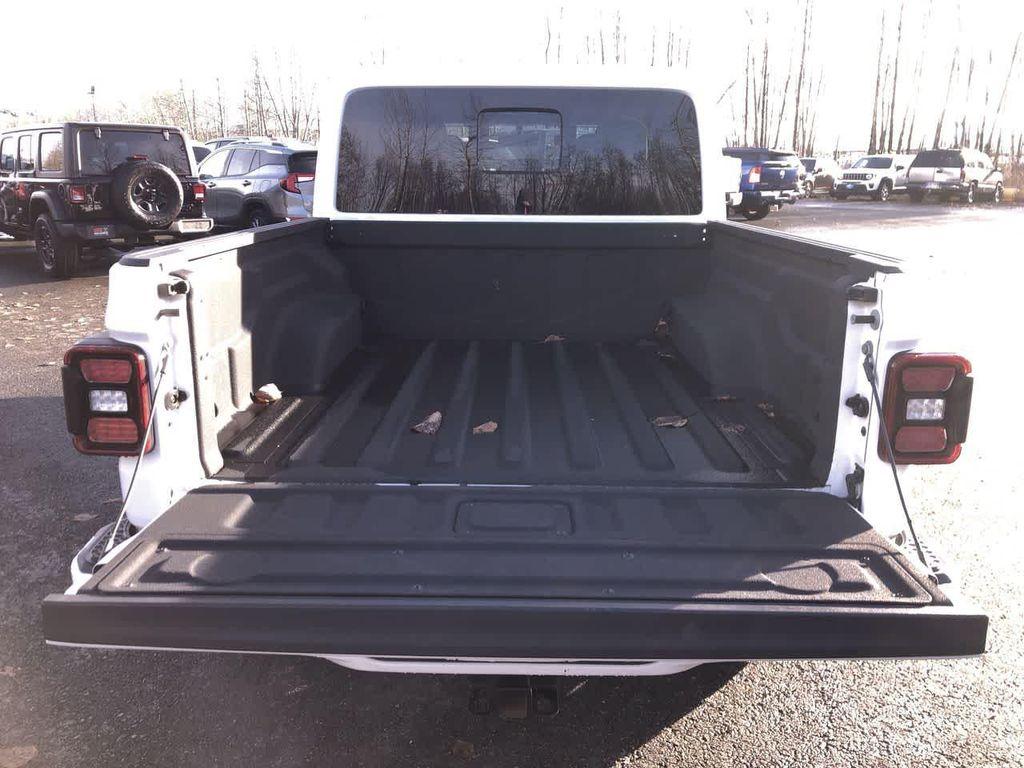 used 2022 Jeep Gladiator car, priced at $37,869