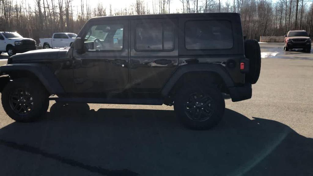 new 2025 Jeep Wrangler car, priced at $47,074