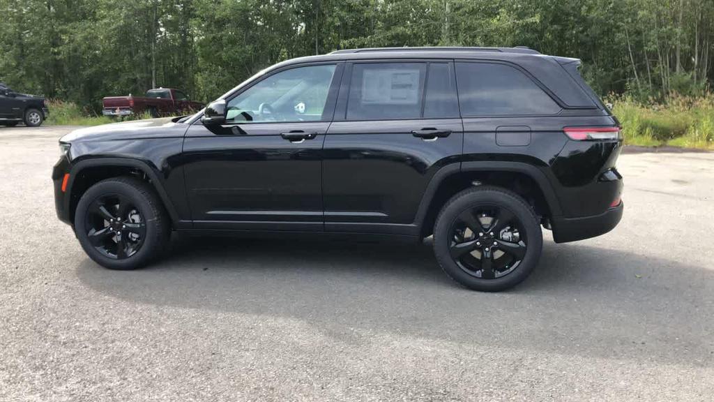 new 2025 Jeep Grand Cherokee car, priced at $50,927