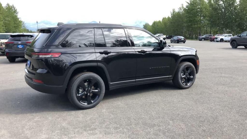 new 2025 Jeep Grand Cherokee car, priced at $50,927