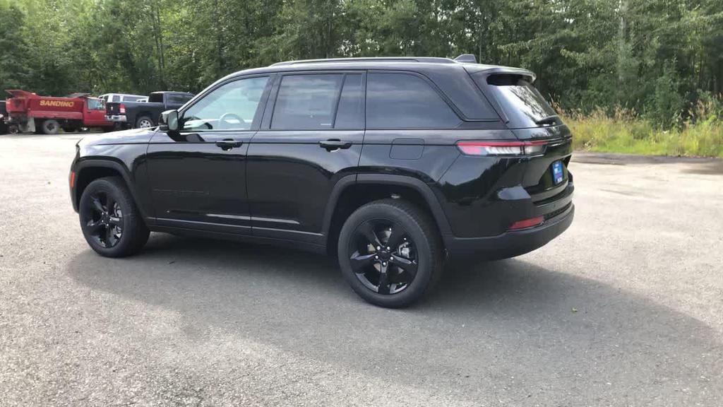 new 2025 Jeep Grand Cherokee car, priced at $50,927