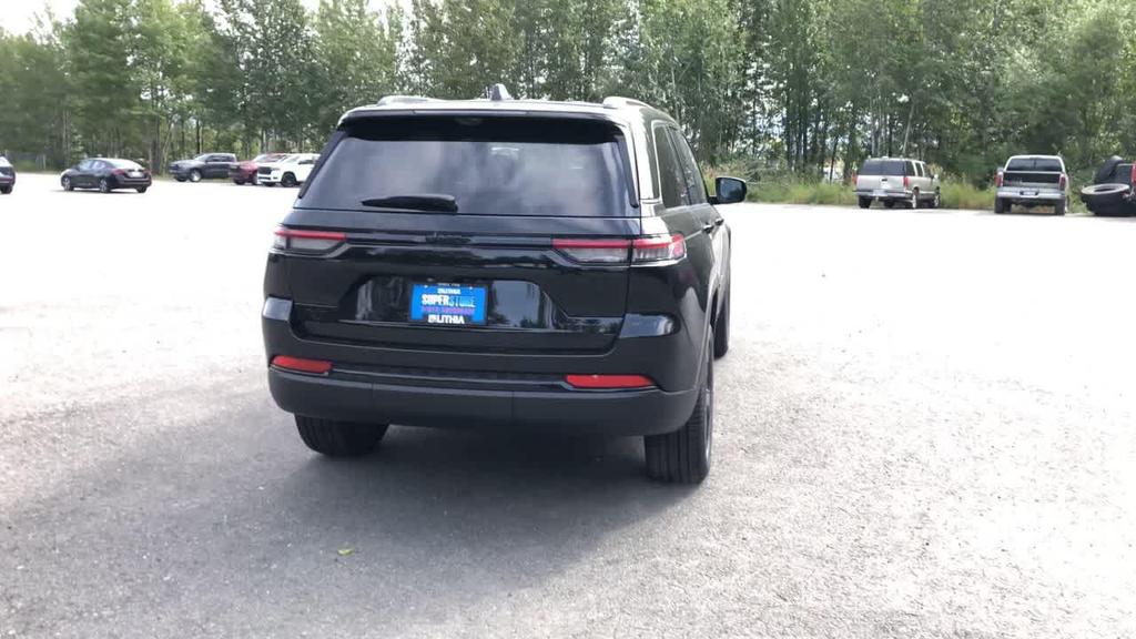 new 2025 Jeep Grand Cherokee car, priced at $50,927