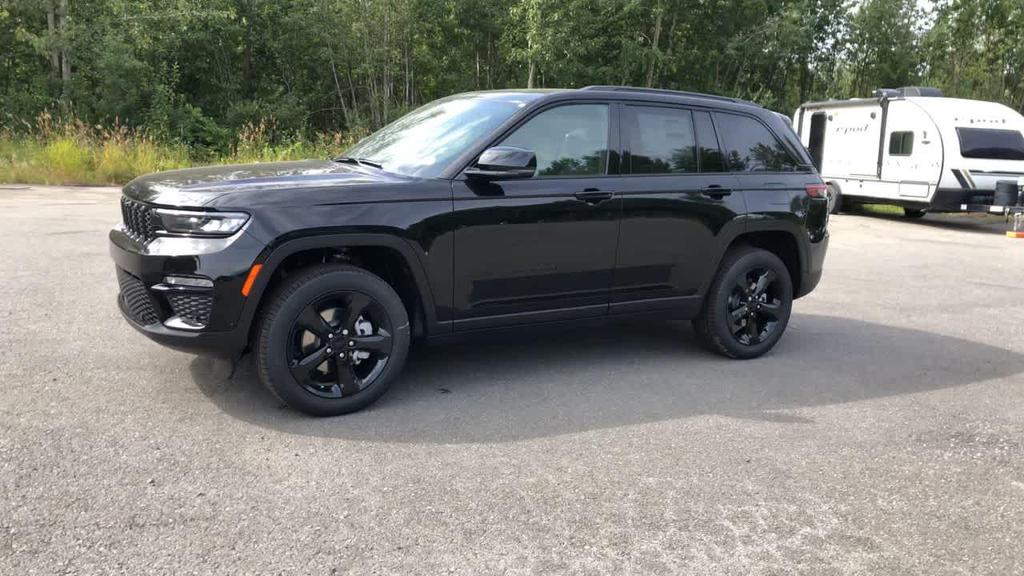 new 2025 Jeep Grand Cherokee car, priced at $50,927
