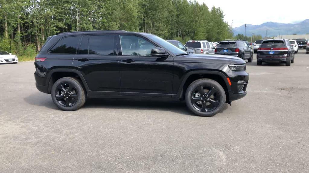 new 2025 Jeep Grand Cherokee car, priced at $50,927