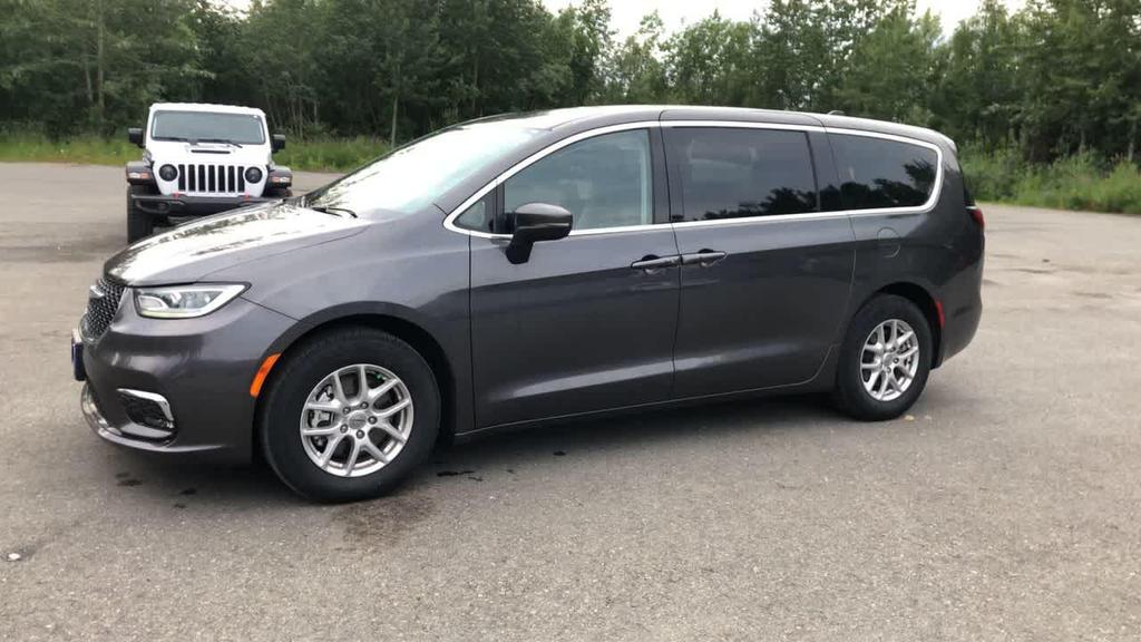 used 2023 Chrysler Pacifica car, priced at $25,900