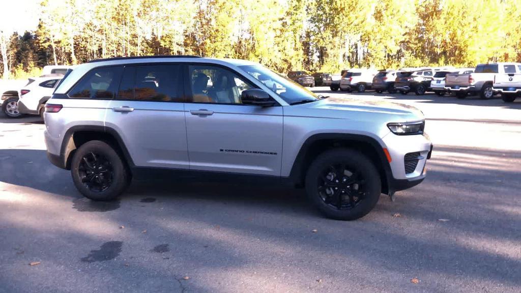 used 2024 Jeep Grand Cherokee car, priced at $33,995