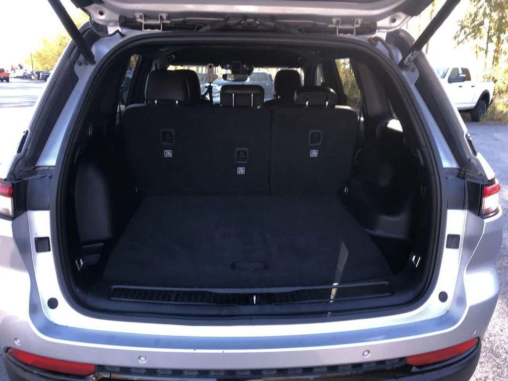used 2024 Jeep Grand Cherokee car, priced at $33,995