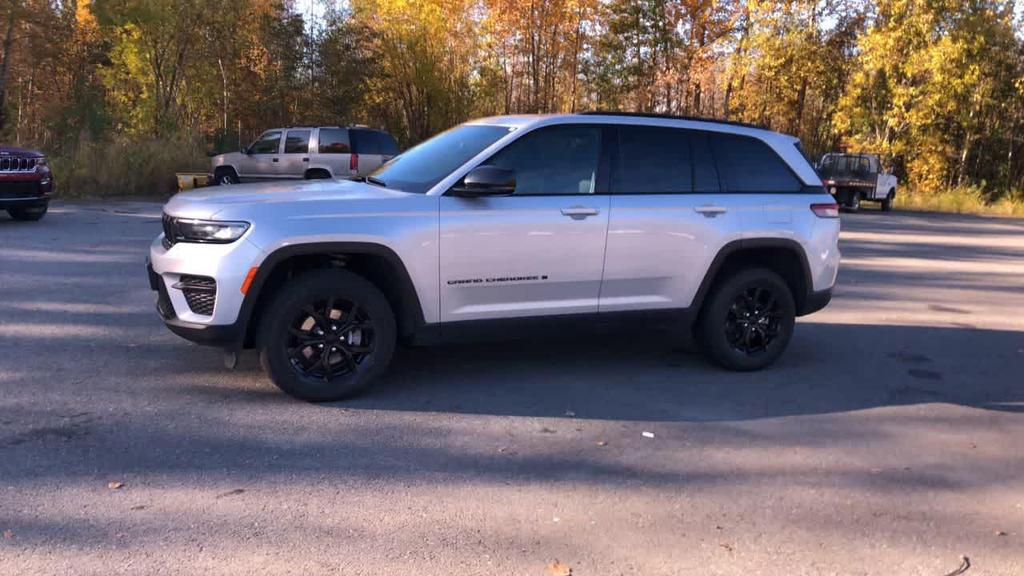 used 2024 Jeep Grand Cherokee car, priced at $33,995