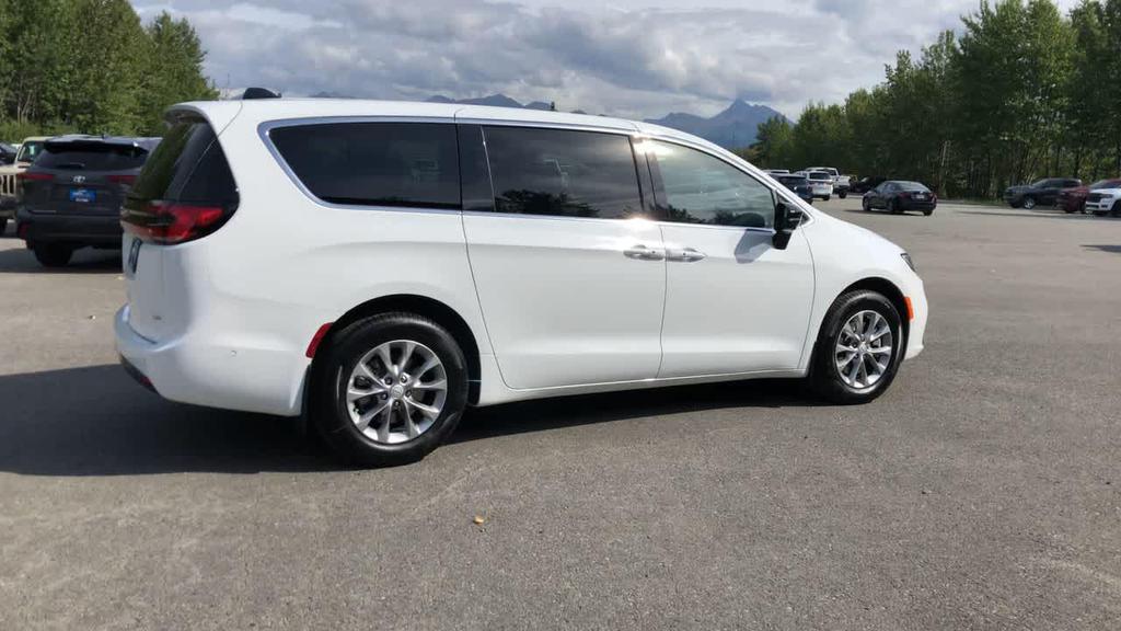 new 2025 Chrysler Pacifica car, priced at $46,080