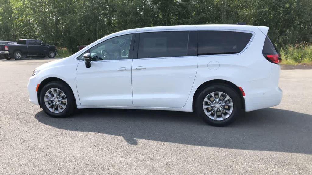 new 2025 Chrysler Pacifica car, priced at $46,080