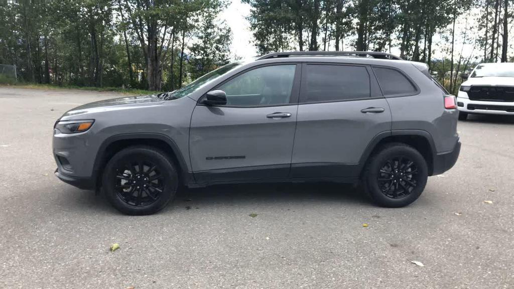 used 2023 Jeep Cherokee car, priced at $25,900