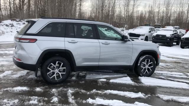 new 2024 Jeep Grand Cherokee car, priced at $49,789