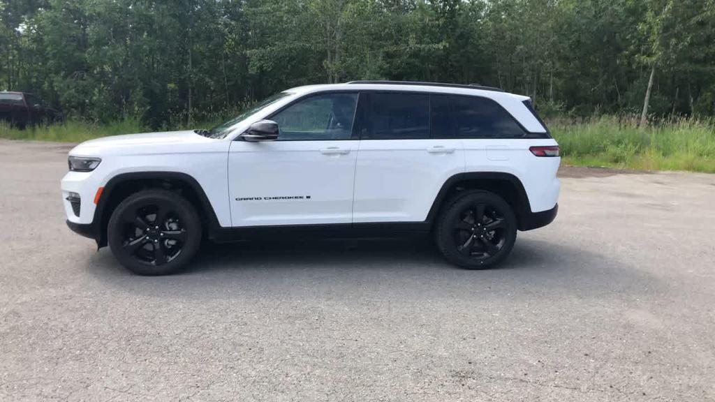 used 2023 Jeep Grand Cherokee car, priced at $30,250