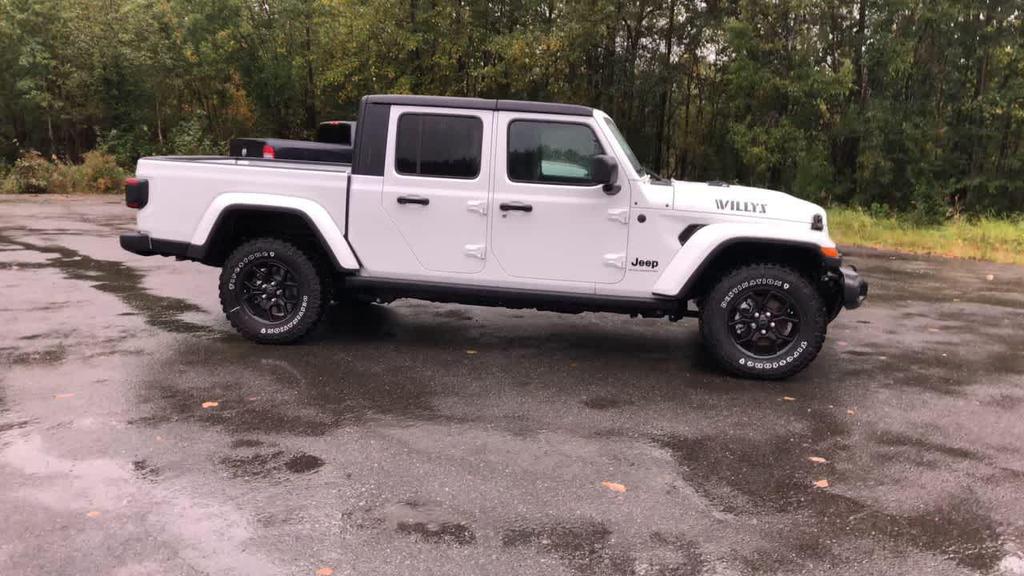 new 2025 Jeep Gladiator car, priced at $47,928