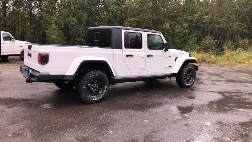 new 2025 Jeep Gladiator car, priced at $47,928