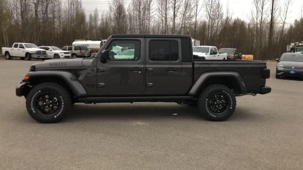 new 2025 Jeep Gladiator car, priced at $48,927