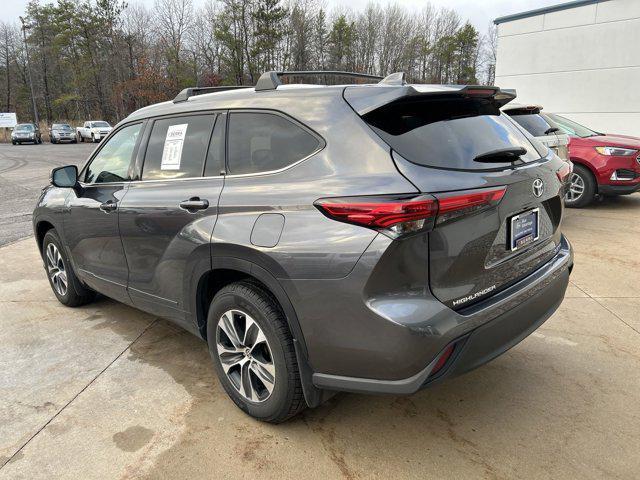 used 2022 Toyota Highlander car, priced at $35,900