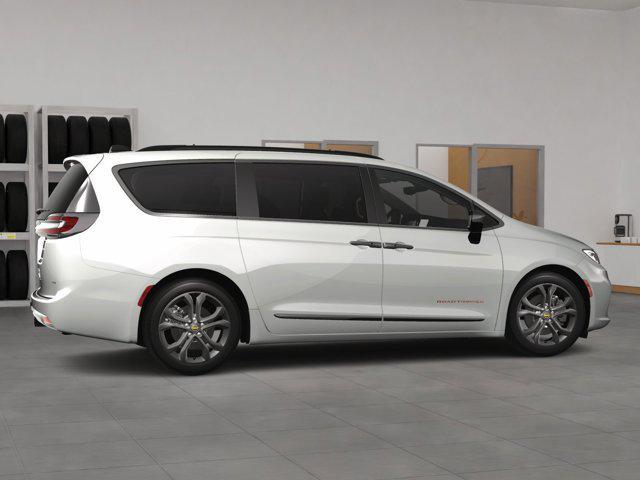new 2024 Chrysler Pacifica car, priced at $50,240