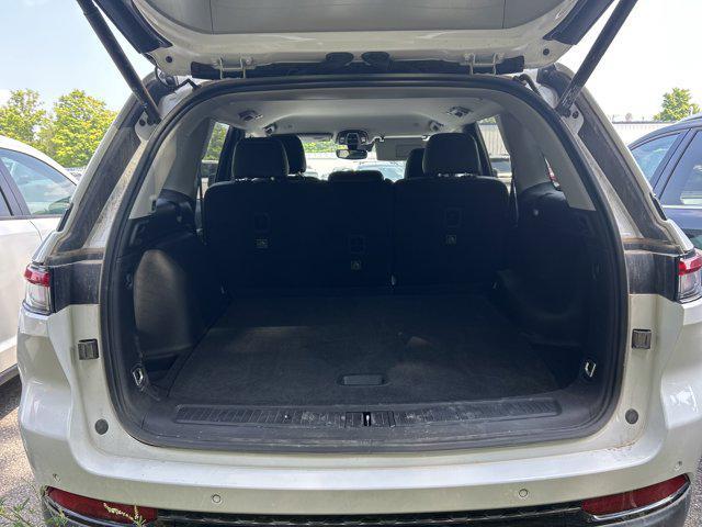 used 2024 Jeep Grand Cherokee car, priced at $39,000