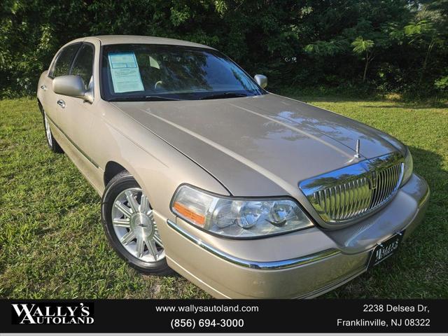 used 2009 Lincoln Town Car car, priced at $7,995