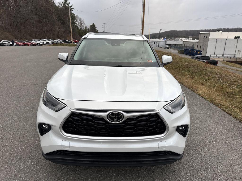 used 2022 Toyota Highlander car, priced at $35,997