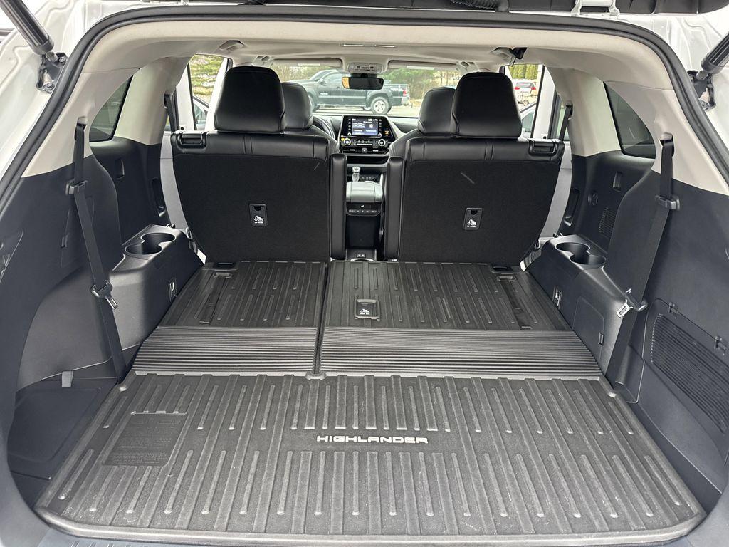 used 2022 Toyota Highlander car, priced at $35,997