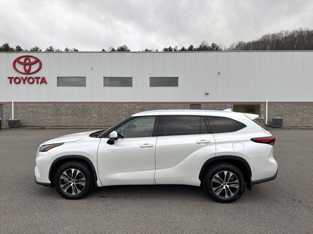 used 2022 Toyota Highlander car, priced at $35,997