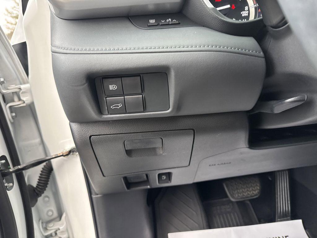 used 2022 Toyota Highlander car, priced at $35,997