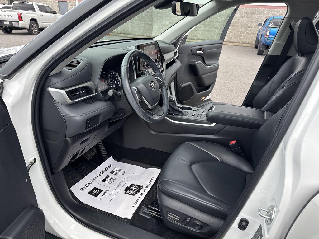 used 2022 Toyota Highlander car, priced at $35,997