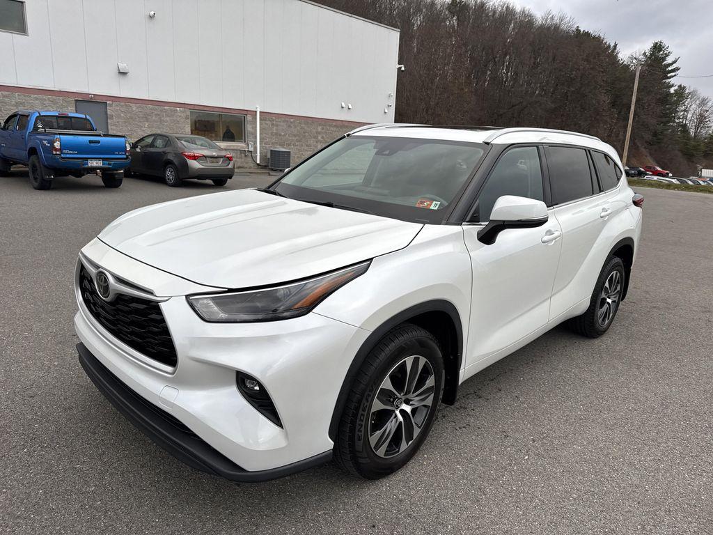 used 2022 Toyota Highlander car, priced at $35,997