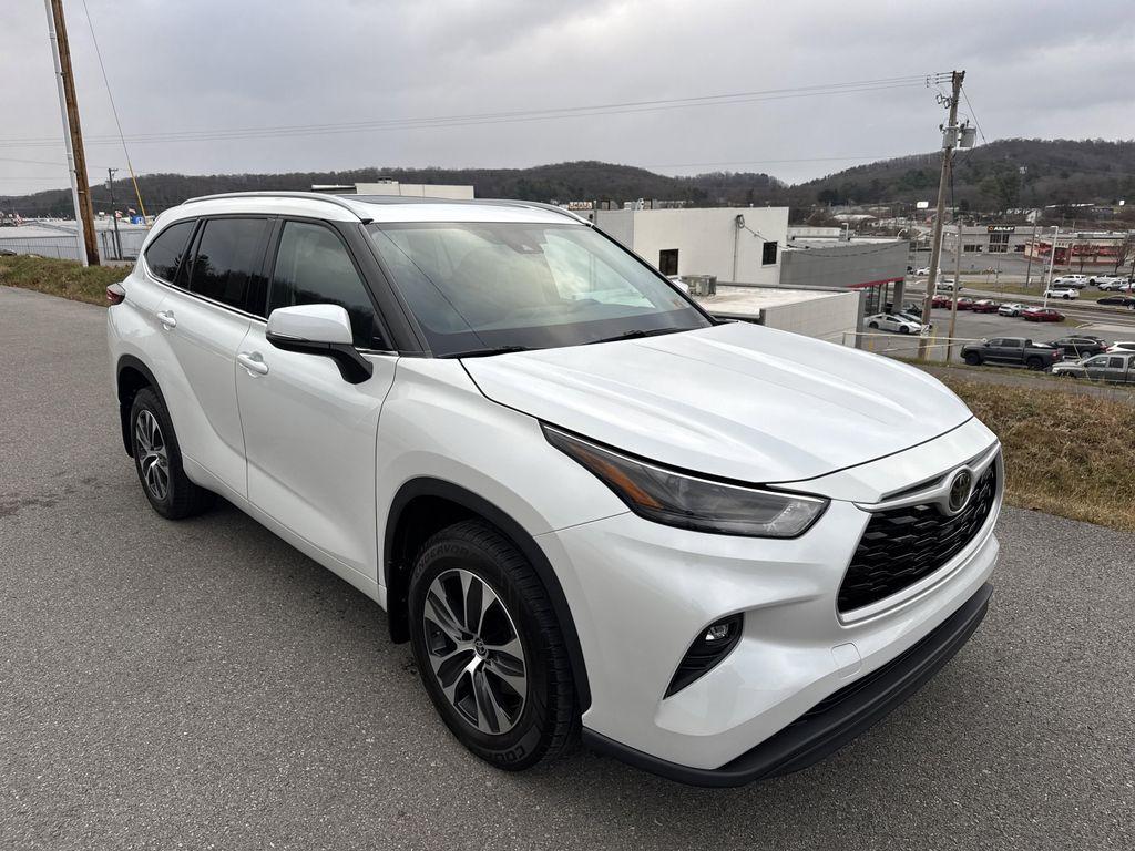 used 2022 Toyota Highlander car, priced at $35,997