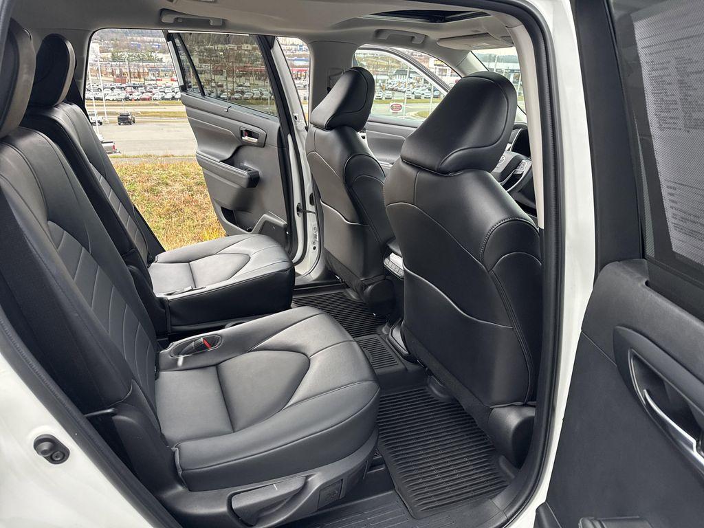 used 2022 Toyota Highlander car, priced at $35,997