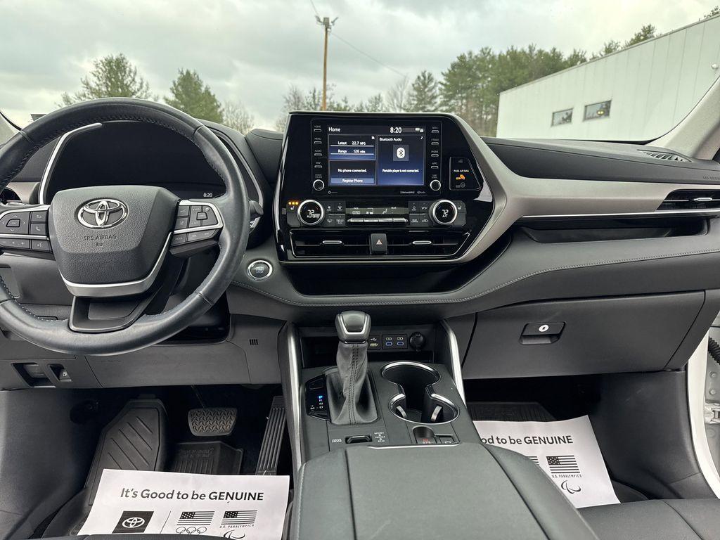 used 2022 Toyota Highlander car, priced at $35,997