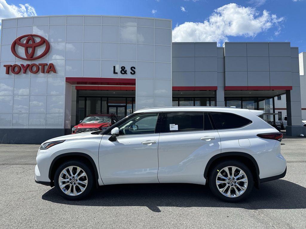 new 2025 Toyota Highlander car, priced at $53,482