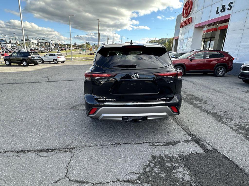 new 2025 Toyota Highlander Hybrid car, priced at $57,267