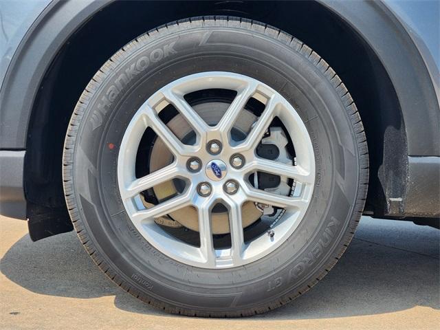 new 2025 Ford Explorer car, priced at $40,799